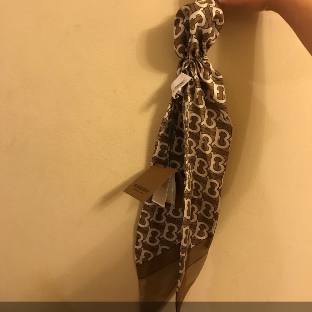 Burberry headband